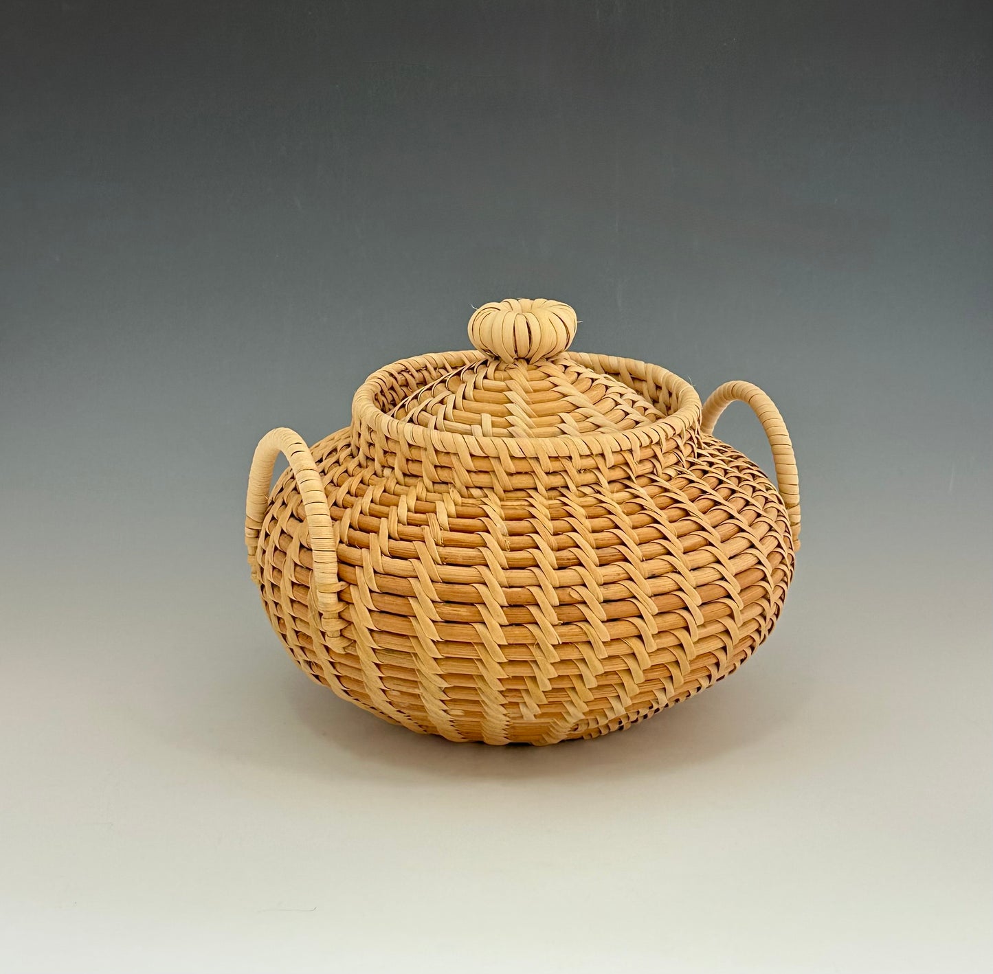 STORAGE BASKET WITH LID