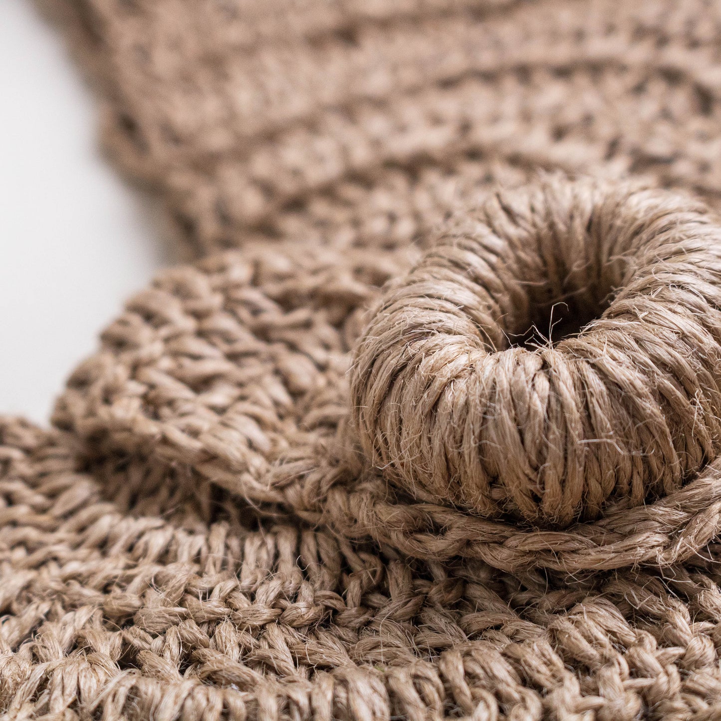 ROUND JUTE & LEATHER BAG