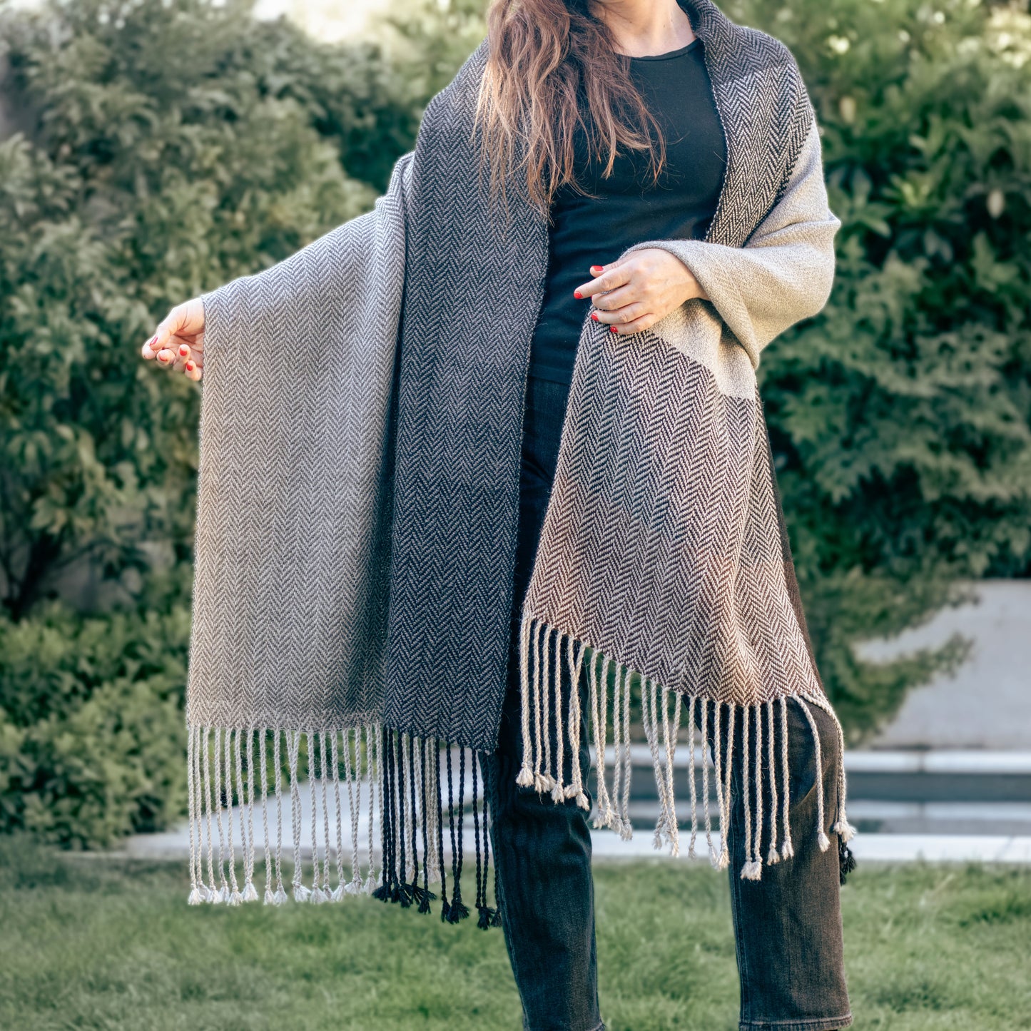 GREY GEOMETRIC ALPACA SHAWL