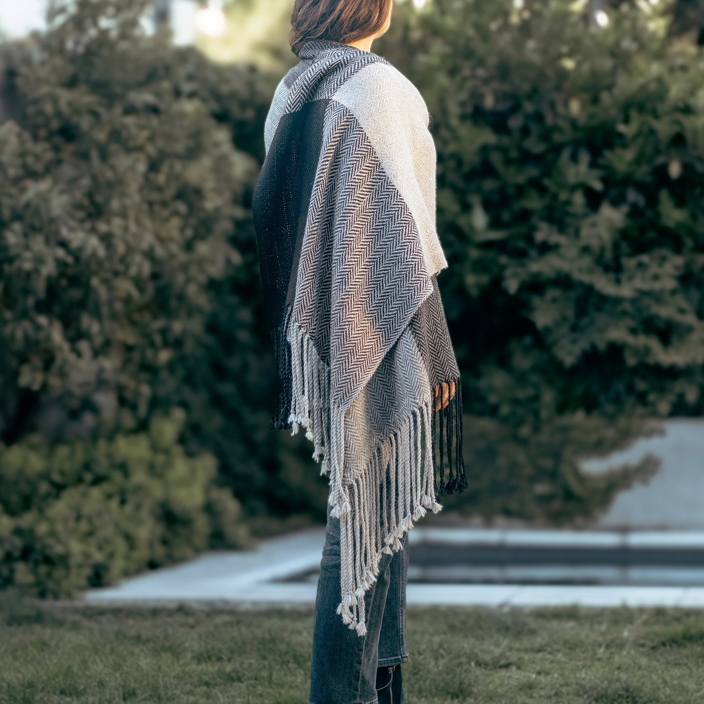 GREY GEOMETRIC ALPACA SHAWL