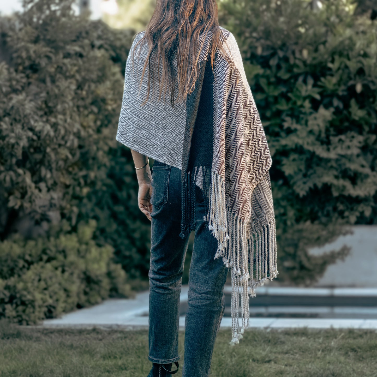 GREY GEOMETRIC ALPACA SHAWL