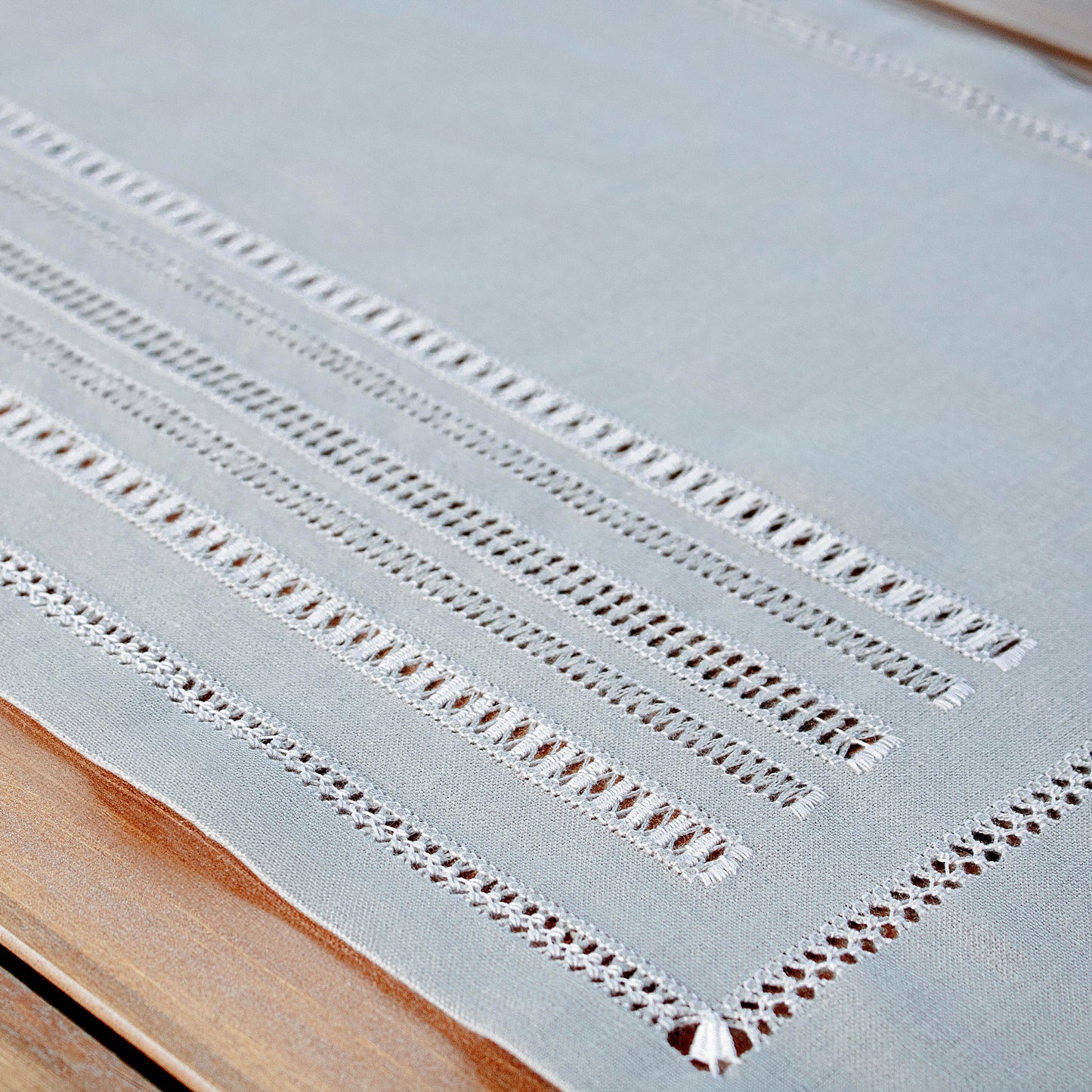 TABLE RUNNER - GREY