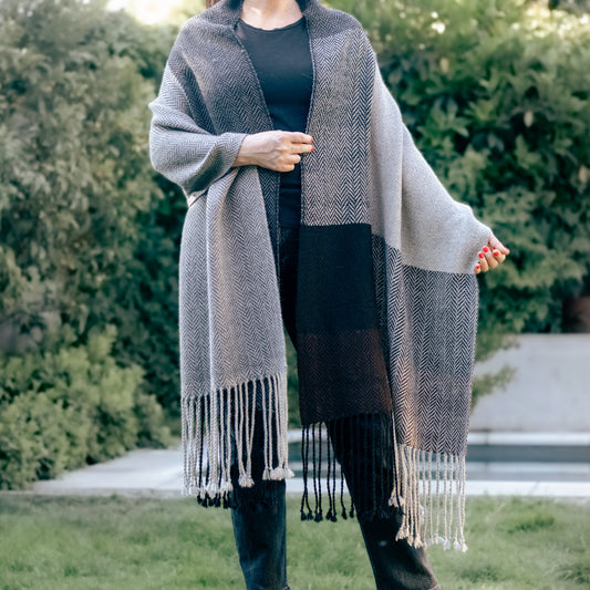 GREY GEOMETRIC ALPACA SHAWL